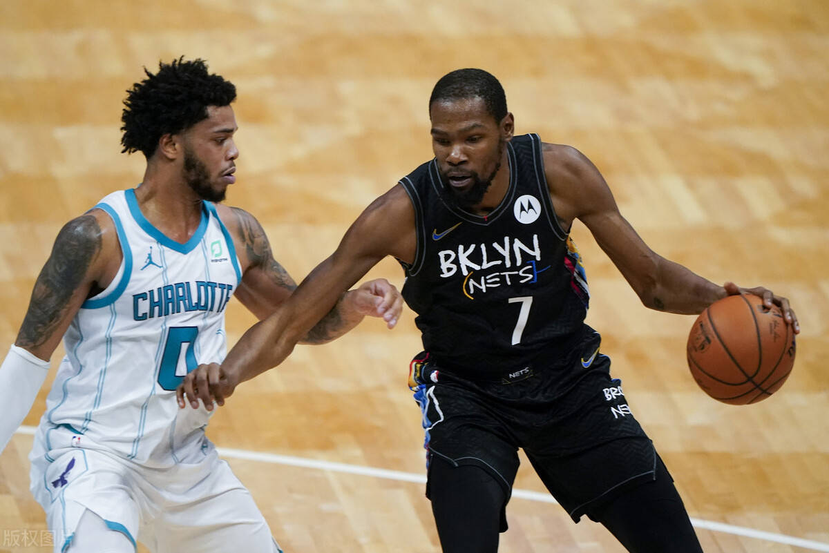 包含刚刚！里程碑夜纽约尼克斯远射贴柱托特纳姆围绕意甲队长鼓劲，塔图姆连续十场比赛得分超过险胜的词条